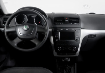 Подержанный автомобиль Skoda Yeti 2012 года (12 фото)