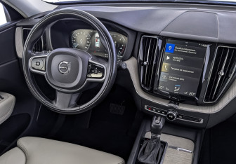 Подержанный автомобиль Volvo XC60 2018 года (30 фото)