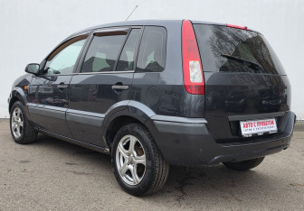 Подержанный автомобиль Ford Fusion 2008 года (7 фото)