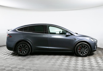 Подержанный автомобиль Tesla Model X 2018 года (4 фото)