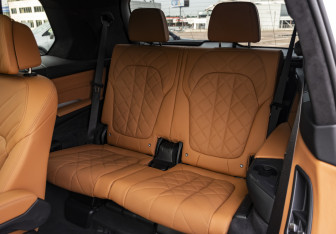 Подержанный автомобиль BMW X7 2024 года (17 фото)