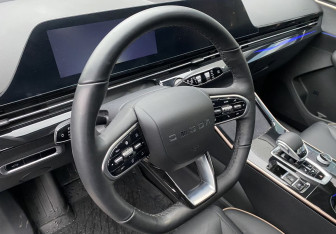 Подержанный автомобиль Omoda C5 2023 года (15 фото)