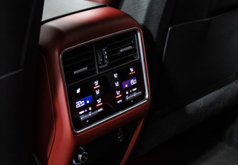 Подержанный автомобиль Porsche Cayenne 2018 года (16 фото)