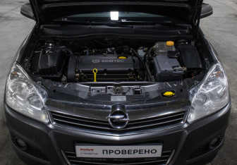 Подержанный автомобиль Opel Astra Sedan 2012 года (9 фото)