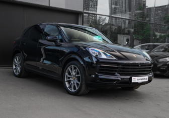 Подержанный автомобиль Porsche Cayenne 2019 года (3 фото)