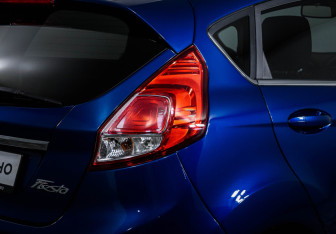 Подержанный автомобиль Ford Fiesta Hatchback 2015 года (17 фото)