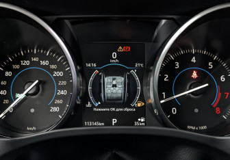 Подержанный автомобиль Jaguar F-Pace 2017 года (16 фото)