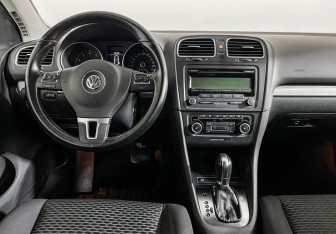 Подержанный автомобиль Volkswagen Golf Hatchback 2011 года (12 фото)
