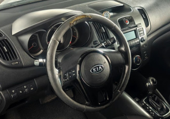 Подержанный автомобиль Kia Cerato Sedan 2013 года (12 фото)