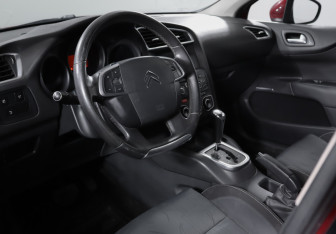 Подержанный автомобиль Citroen C4 Hatchback 2012 года (14 фото)