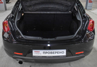 Подержанный автомобиль Alfa Romeo Giulietta Hatchback 2014 года (10 фото)