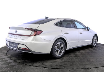 Подержанный автомобиль Hyundai Sonata 2021 года (5 фото)