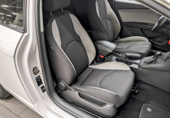 Подержанный автомобиль SEAT Leon Hatchback 2013 года (22 фото)