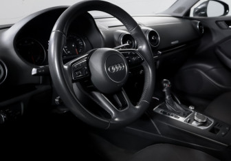 Подержанный автомобиль Audi A3 Sedan 2018 года (14 фото)
