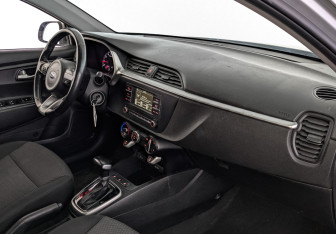 Подержанный автомобиль Kia Rio Hatchback 2021 года (10 фото)
