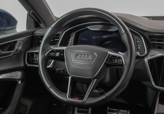 Подержанный автомобиль Audi A7 2021 года (15 фото)
