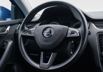 Подержанный автомобиль Skoda Octavia Liftback 2020 года (15 фото)