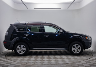 Подержанный автомобиль Mitsubishi Outlander 2010 года (6 фото)