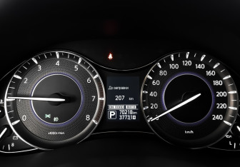 Подержанный автомобиль Infiniti QX80 2018 года (16 фото)