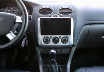 Подержанный автомобиль Ford Focus Sedan 2007 года (14 фото)