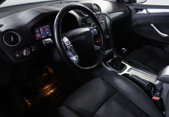 Подержанный автомобиль Ford Mondeo Sedan 2011 года (15 фото)