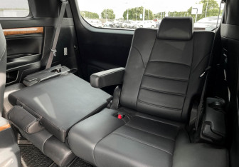 Подержанный автомобиль Toyota Alphard 2017 года (27 фото)