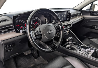 Подержанный автомобиль Kia K5 2020 года (15 фото)