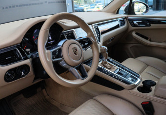 Подержанный автомобиль Porsche Macan 2016 года (13 фото)