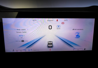 Подержанный автомобиль Hongqi HS3 2024 года (13 фото)