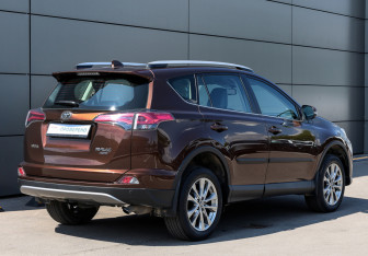 Подержанный автомобиль Toyota RAV4 2017 года (5 фото)