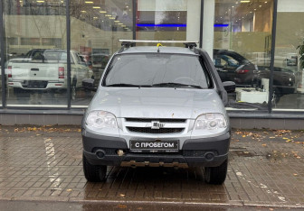 Подержанный автомобиль Chevrolet Niva 2015 года (2 фото)
