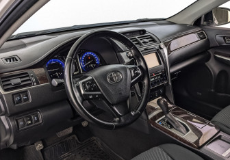 Подержанный автомобиль Toyota Camry Sedan 2017 года (15 фото)