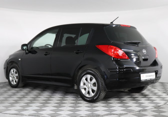 Подержанный автомобиль Nissan Tiida Hatchback 2012 года (4 фото)