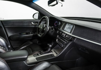 Подержанный автомобиль Kia Optima Sedan 2019 года (9 фото)
