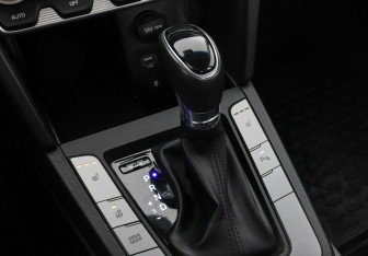 Подержанный автомобиль Hyundai Elantra Sedan 2019 года (9 фото)