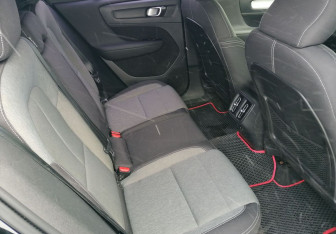 Подержанный автомобиль Volvo XC40 2021 года (17 фото)