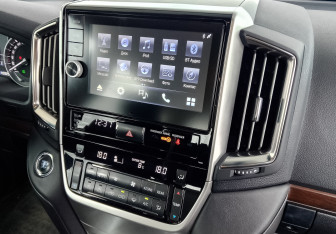 Подержанный автомобиль Toyota Land Cruiser Suv 2015 года (28 фото)