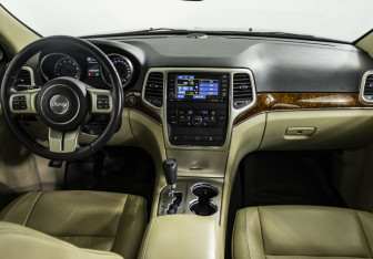 Подержанный автомобиль Jeep Grand Cherokee 2012 года (12 фото)