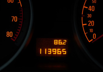 Подержанный автомобиль Opel Astra Sedan 2013 года (14 фото)