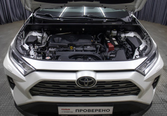 Подержанный автомобиль Toyota RAV4 2020 года (9 фото)