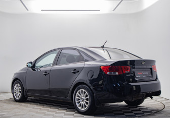 Подержанный автомобиль Kia Cerato Sedan 2009 года (7 фото)