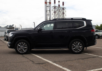 Подержанный автомобиль Toyota Land Cruiser Suv 2023 года (8 фото)
