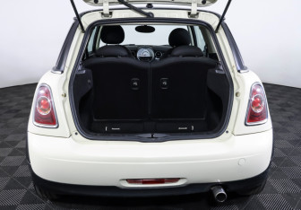 Подержанный автомобиль MINI Hatch 2012 года (9 фото)