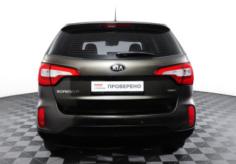 Подержанный автомобиль Kia Sorento 2013 года (6 фото)