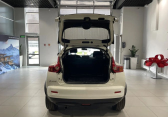 Подержанный автомобиль Nissan Juke 2011 года (7 фото)