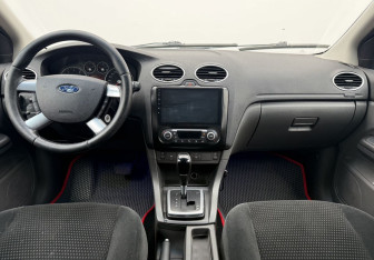 Подержанный автомобиль Ford Focus Hatchback 2007 года (12 фото)