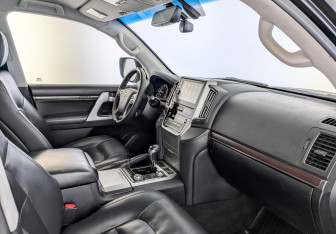 Подержанный автомобиль Toyota Land Cruiser Suv 2019 года (11 фото)