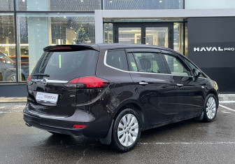 Подержанный автомобиль Opel Zafira Compactvan 2012 года (5 фото)