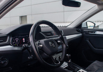 Подержанный автомобиль Skoda Superb Liftback 2021 года (9 фото)