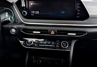 Подержанный автомобиль Hyundai Sonata 2021 года (15 фото)